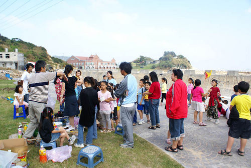 珠螺海堤創作彩繪　人氣旺 圖片