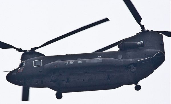 東引春運「CH-47D」陸軍直昇機支援協調會    照片