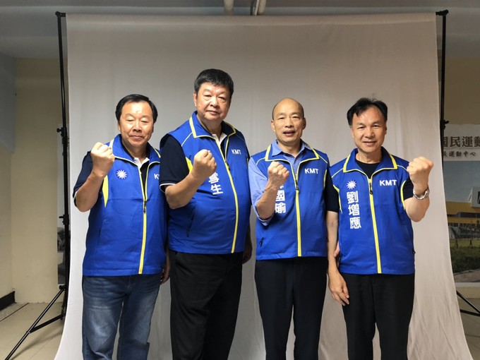 立委陳雪生8月3日陪同韓國瑜至八德龍山寺五靈公廟上香 圖片