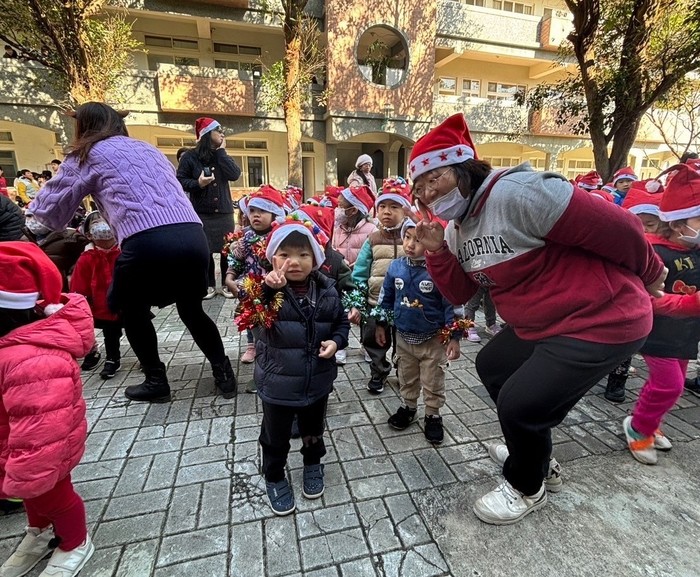 幼兒園歲末感恩校內快閃+聖誕進園了！  照片