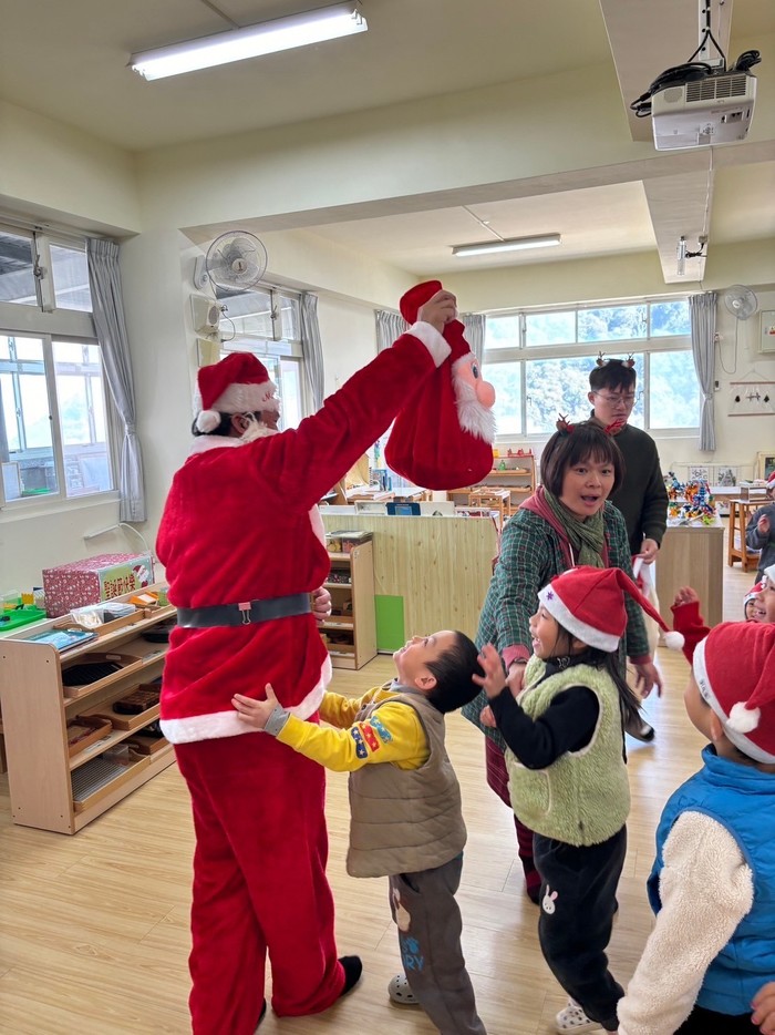 幼兒園歲末感恩校內快閃+聖誕進園了！  照片