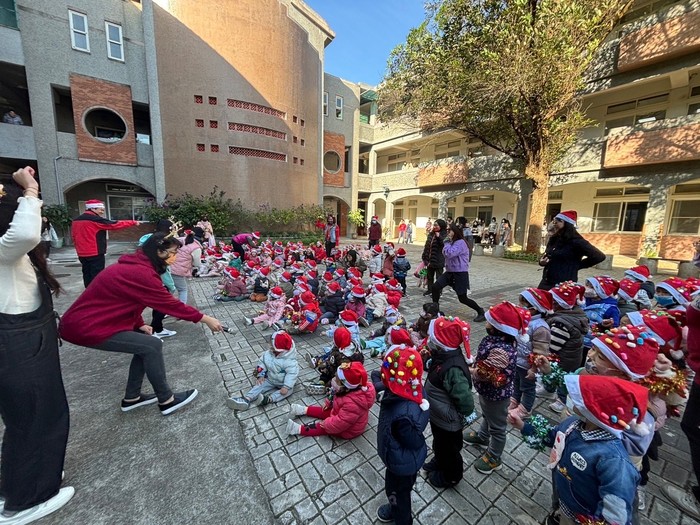 幼兒園歲末感恩校內快閃+聖誕進園了！  照片